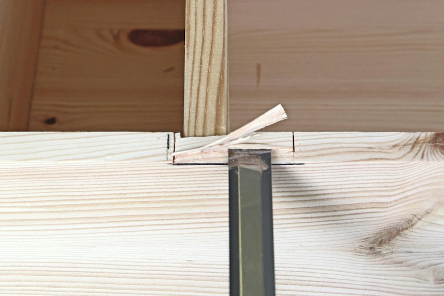 Skabshængsler: Stem ud til skabshængsler med et stemmejern Skabshængsler: Stem ud til skabshængsler med et stemmejern